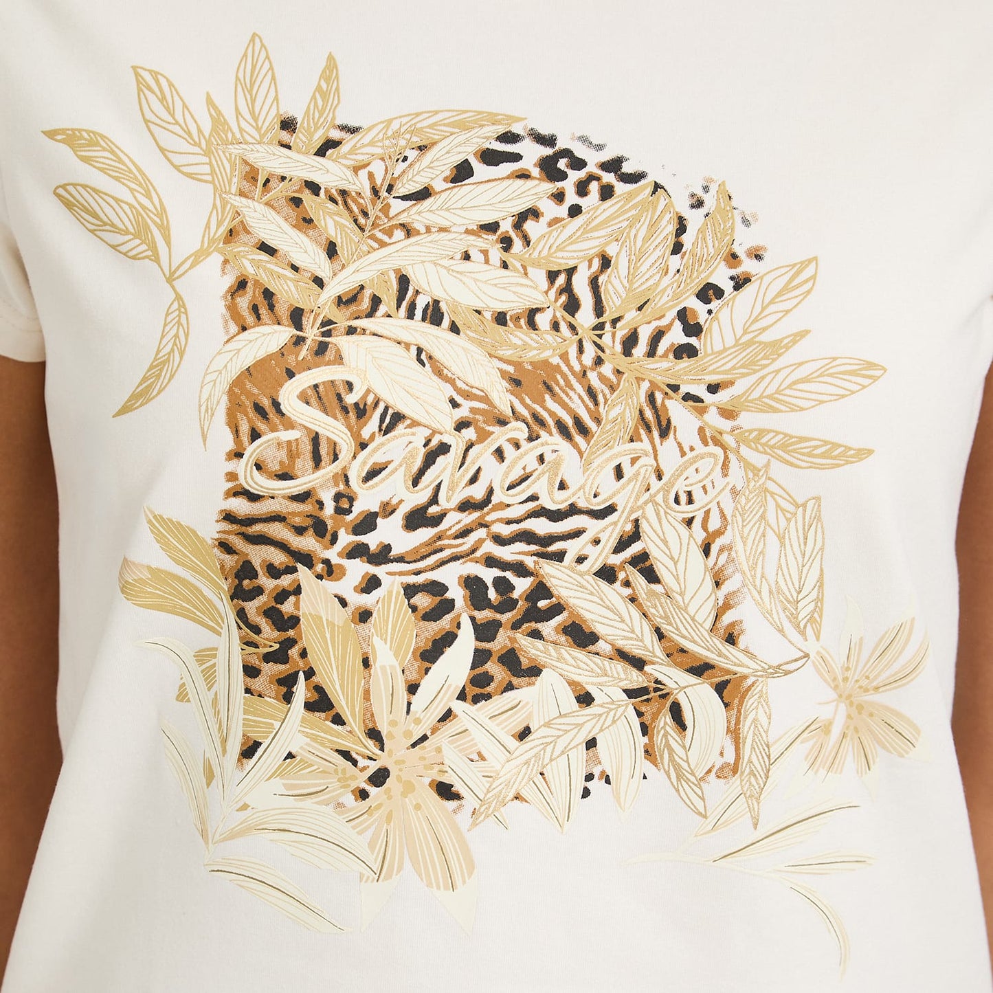 Polera Manga Corta con Estampado Localizado Crudo