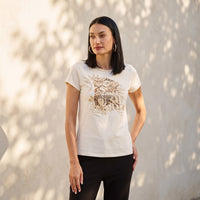 Polera Manga Corta con Estampado Localizado Crudo lifestyle