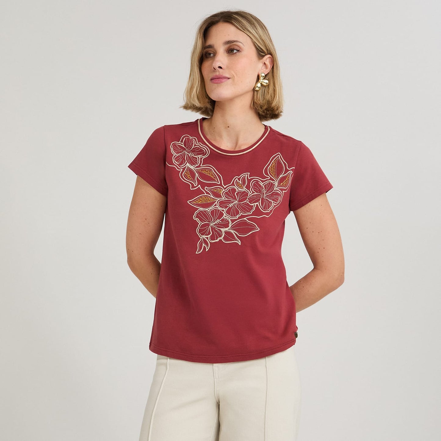 Polera Manga Corta con Estampado Localizado Rojo