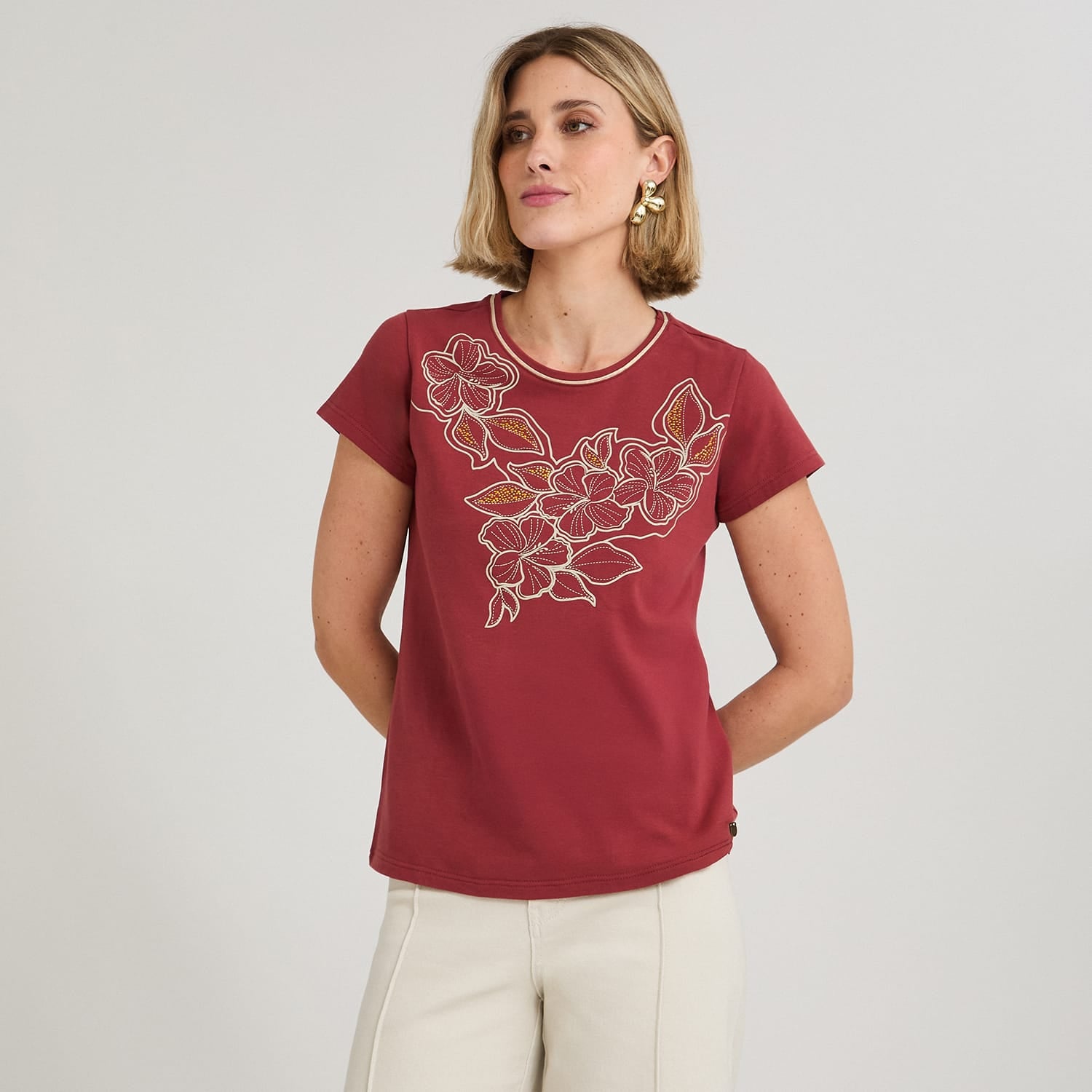 Polera Manga Corta con Estampado Localizado Rojo