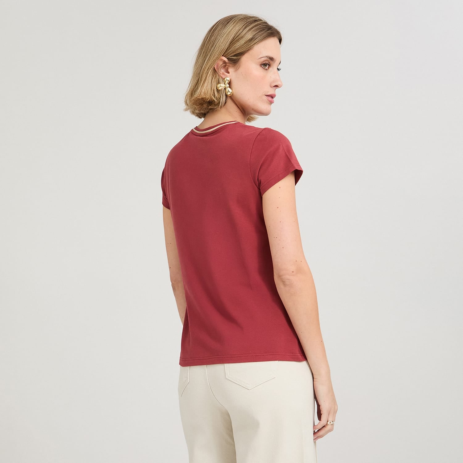 Polera Manga Corta con Estampado Localizado Rojo