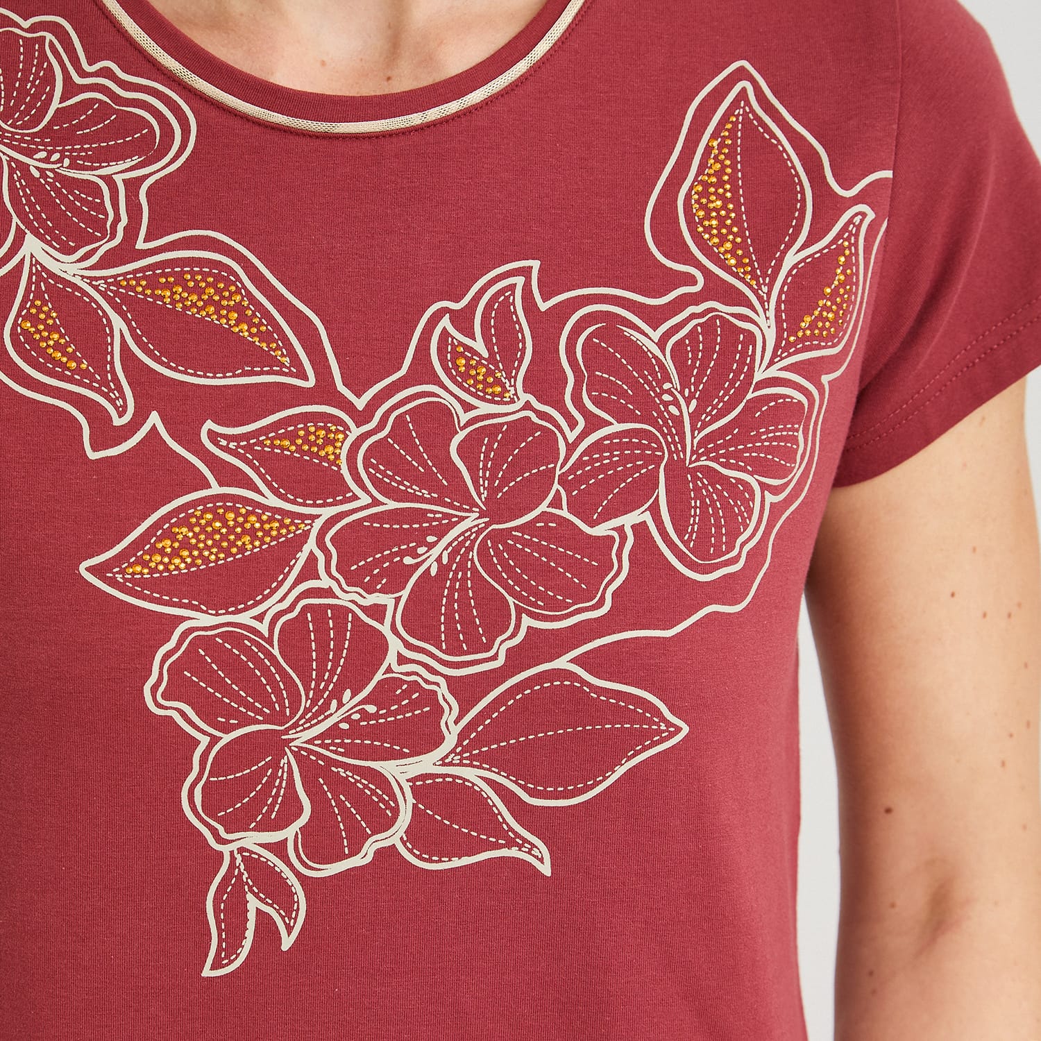 Polera Manga Corta con Estampado Localizado Rojo