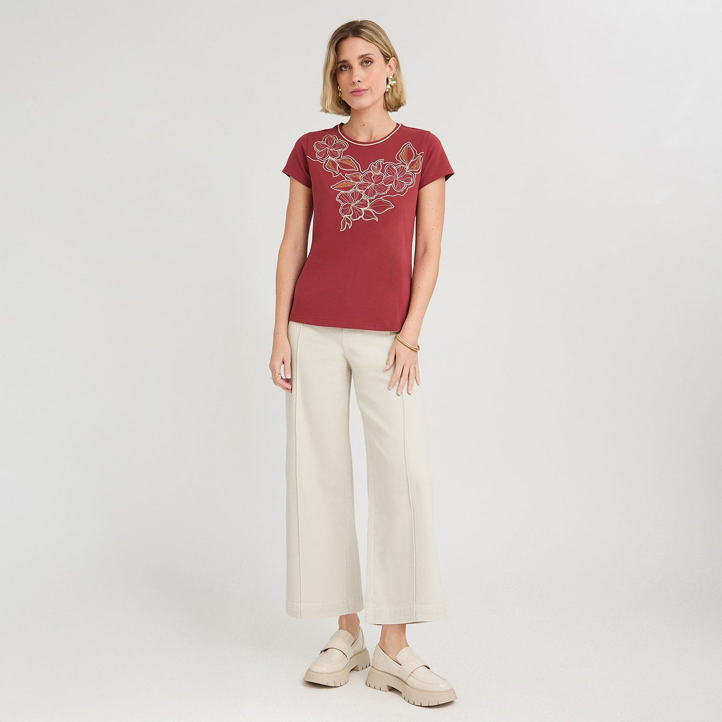 Polera Manga Corta con Estampado Localizado Rojo