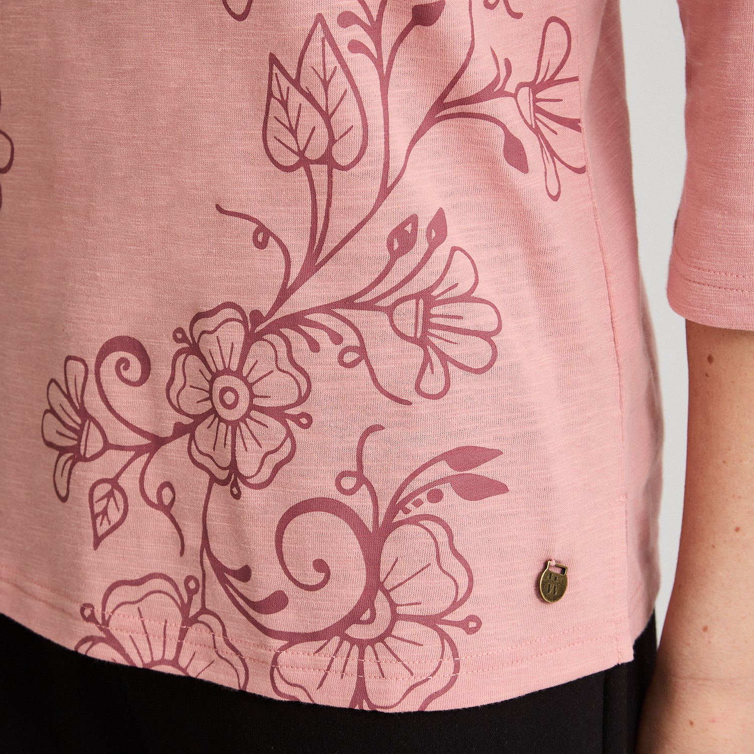 Polera Manga 3/4 con Estampado al Tono Rosado