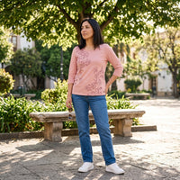 Polera Manga 3/4 con Estampado al Tono Rosado lifestyle