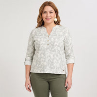 Polera Manga Larga Roll Up Cuello Mao Verde en modelo plus size