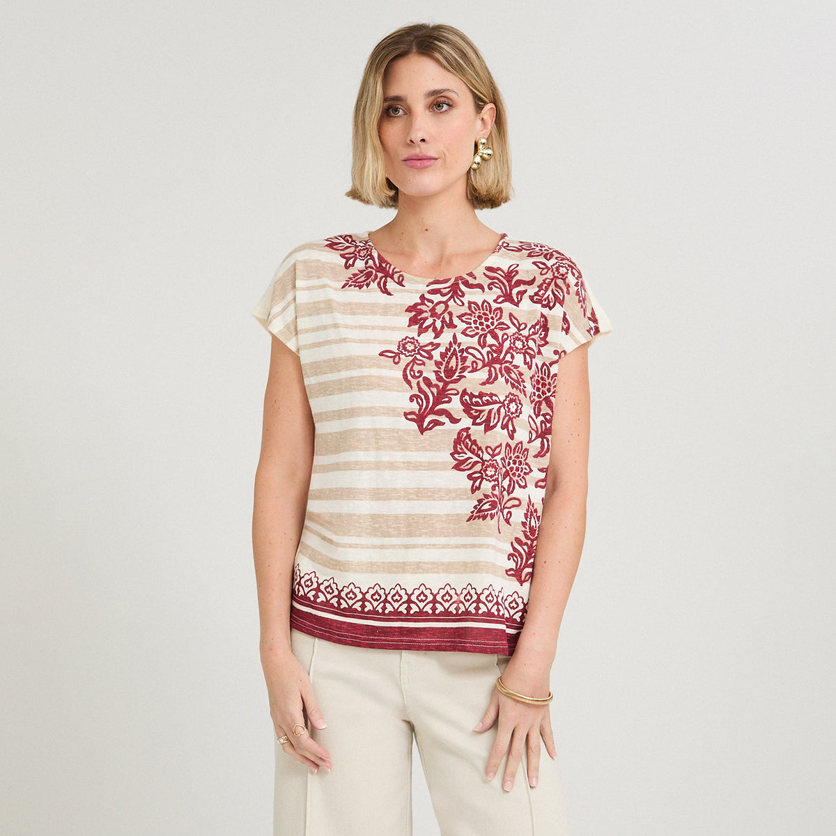 Polera Manga Corta con Estampado y Strass Beige