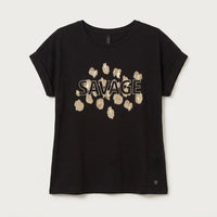 Polera Manga Corta Estampada Negro en plano