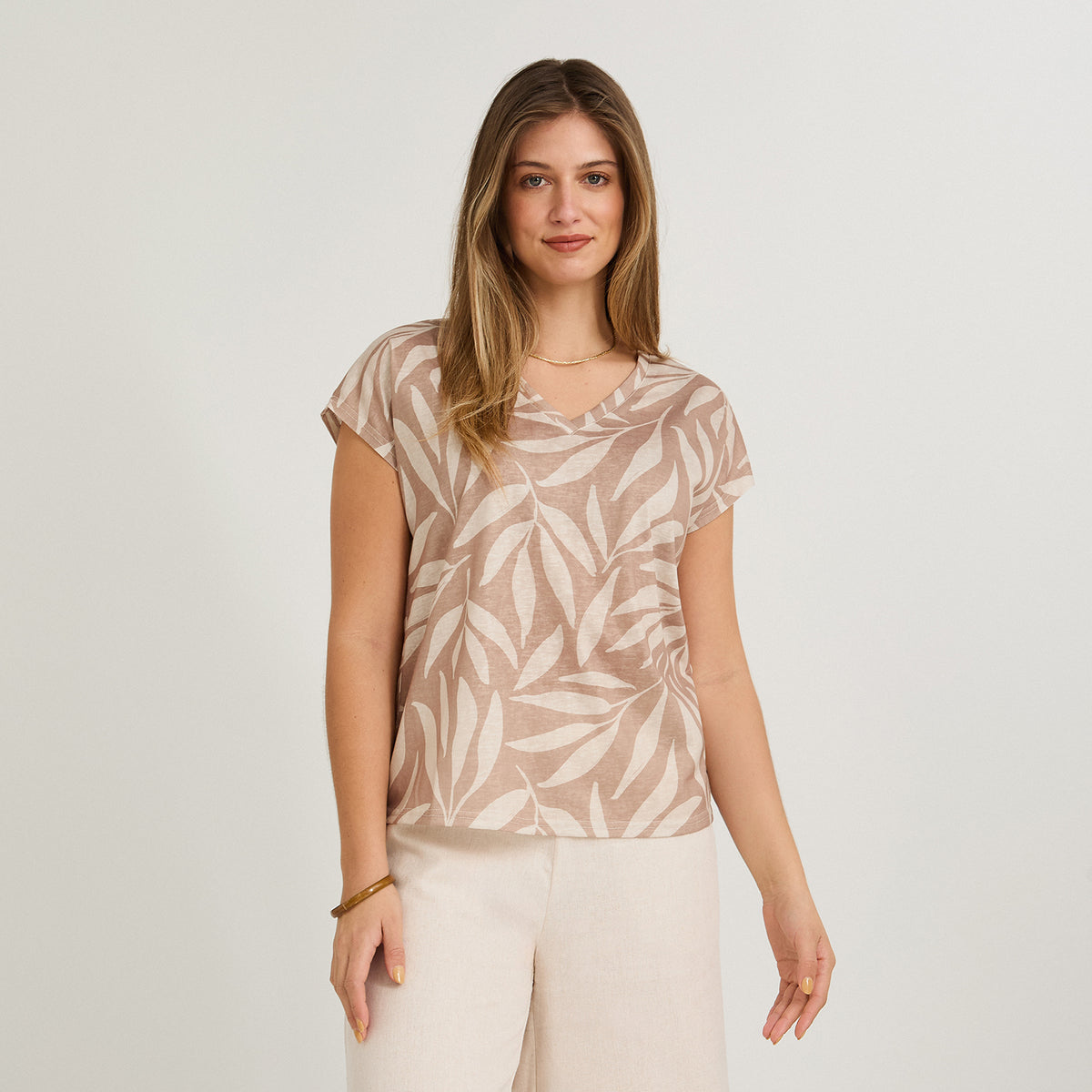 Polera Manga Corta Estampada Camel