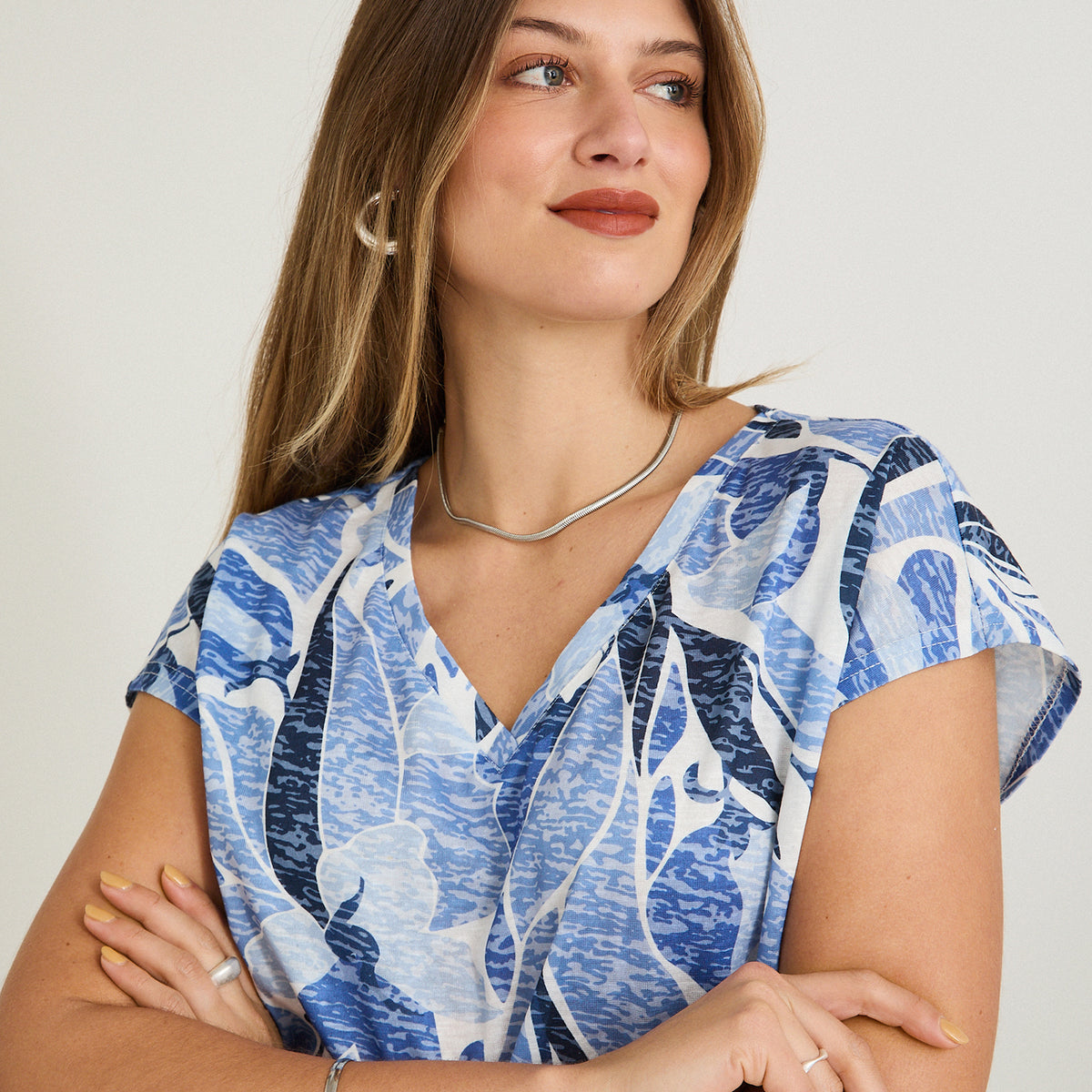 Polera Manga Corta Estampada Celeste