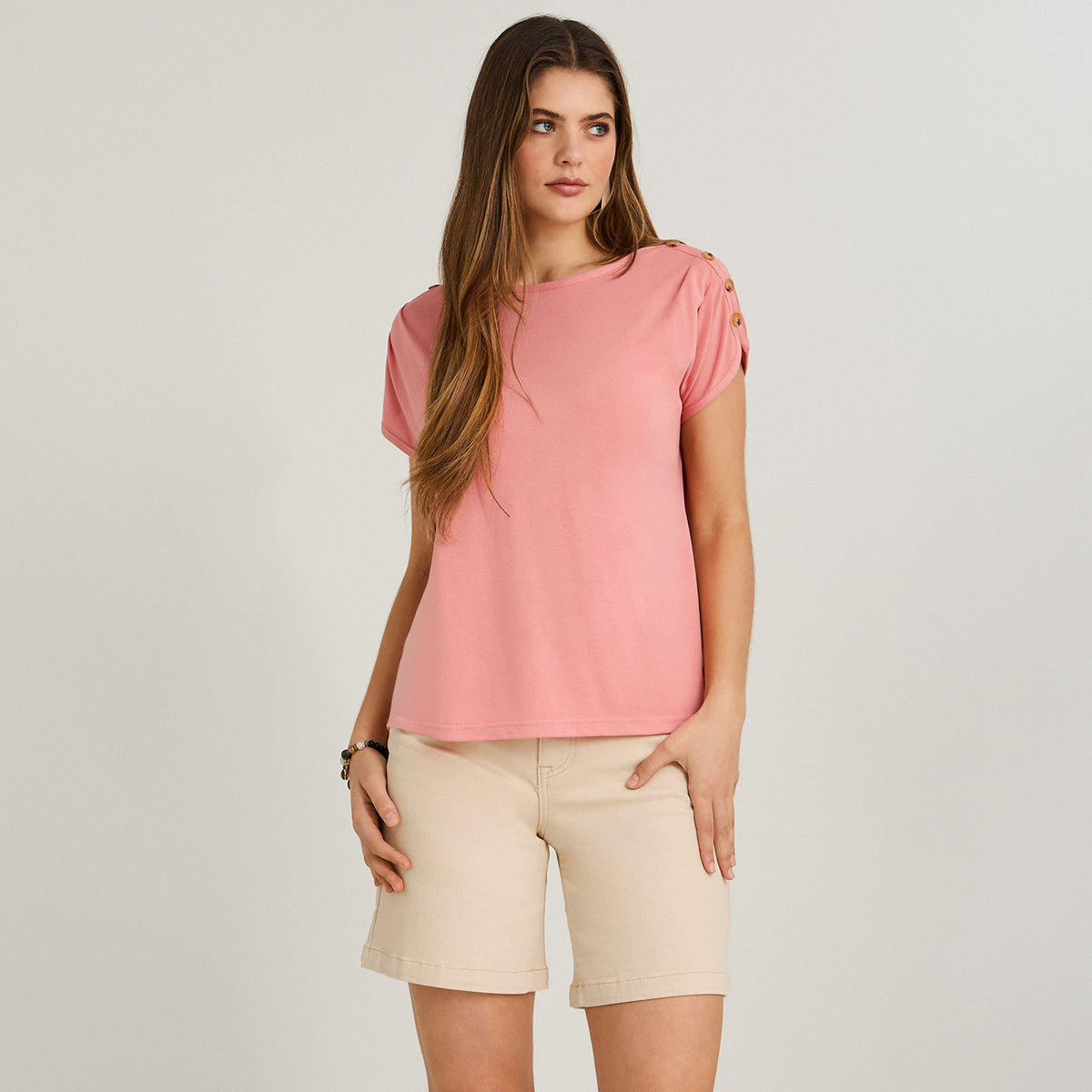 Polera Manga Corta con Botones en Hombro Rosado