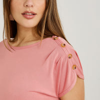 Polera Manga Corta con Botones en Hombro Rosado