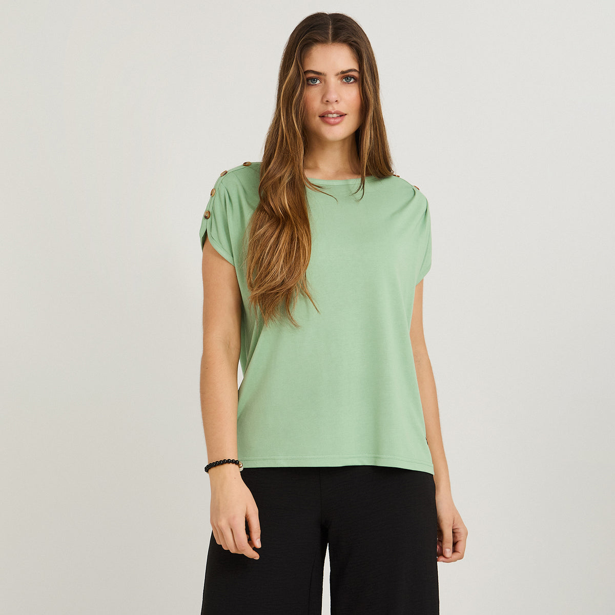 Polera Manga Corta con Botones en Hombro Verde