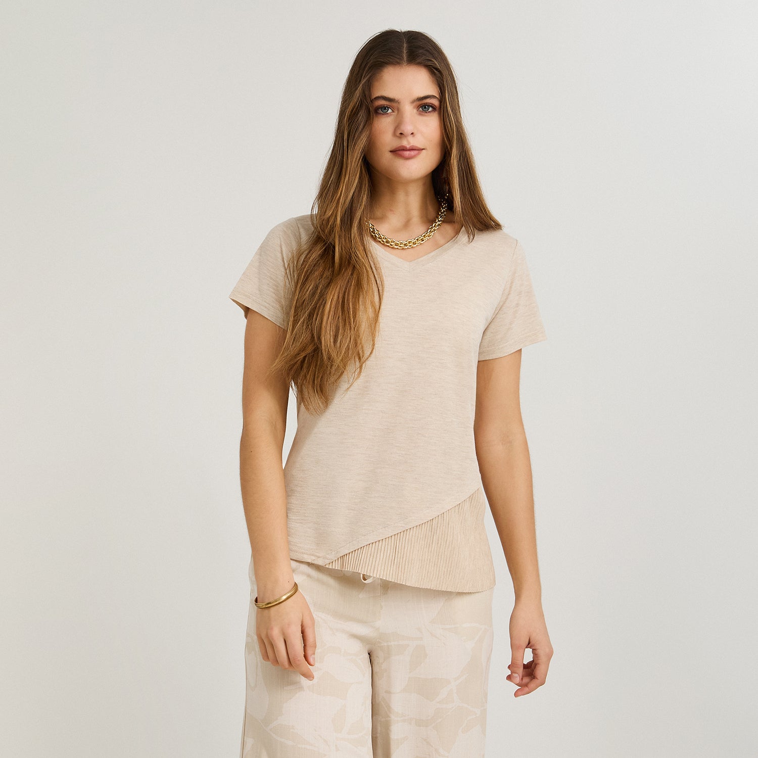 Polera Manga Corta con Aplicación en Faldón Beige