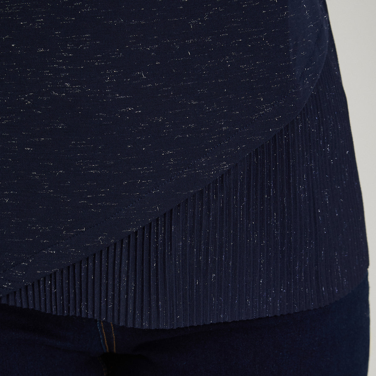 Polera Manga Corta con Aplicación en Faldón Azul