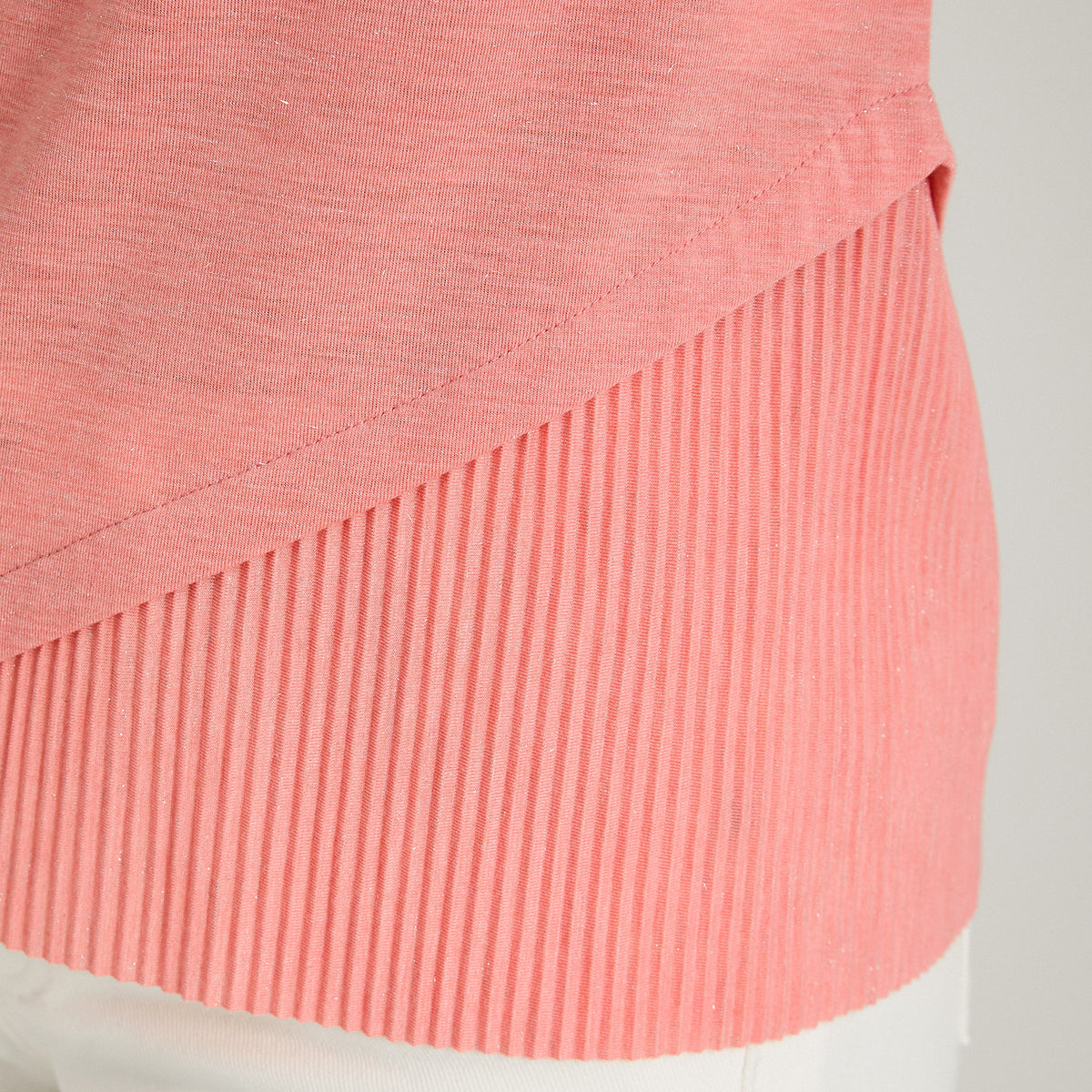 Polera Manga Corta con Aplicación en Faldón Rosado
