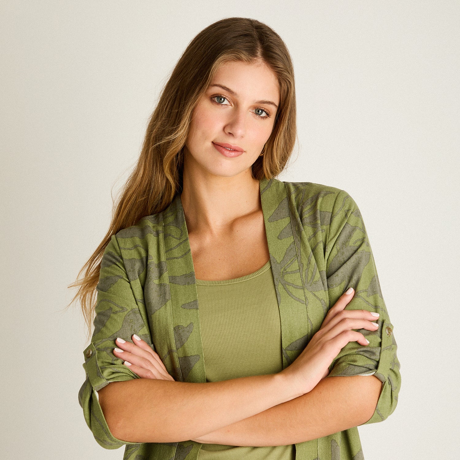 Tapado Verde Manga 3/4 No Elasticado Sin Forro Calce Holgado