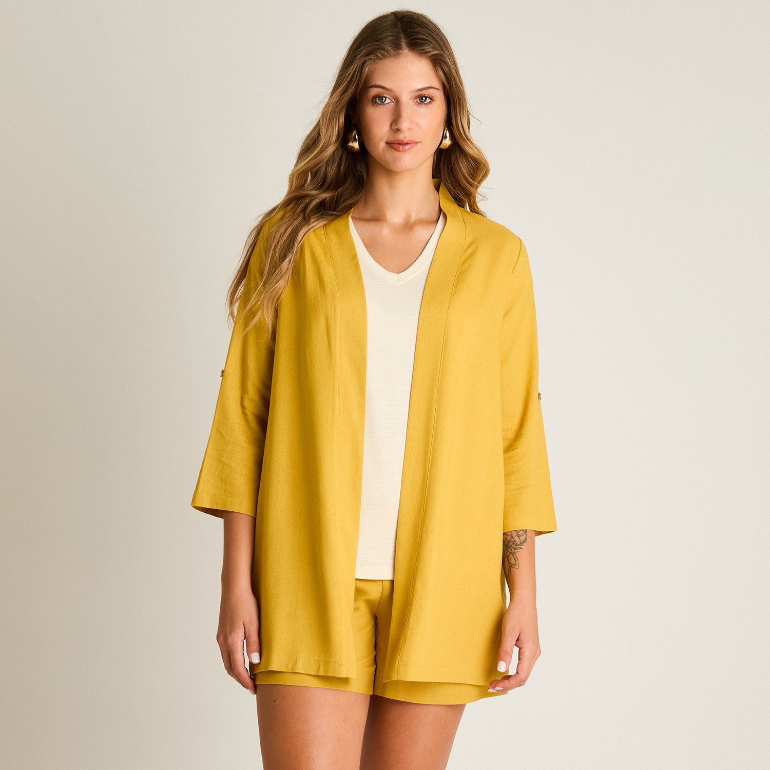 Tapado Mostaza Manga 3/4 No Elasticado Sin Forro Calce Holgado