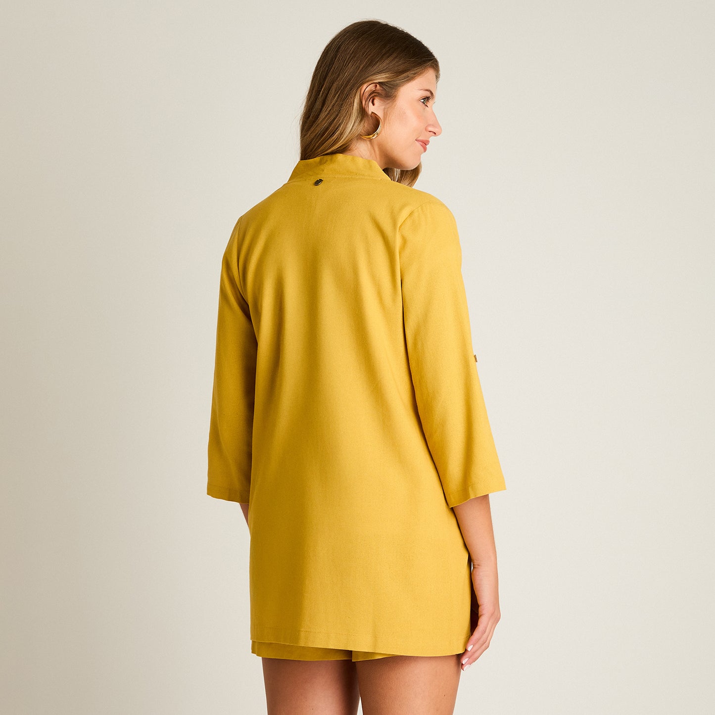 Tapado Mostaza Manga 3/4 No Elasticado Sin Forro Calce Holgado