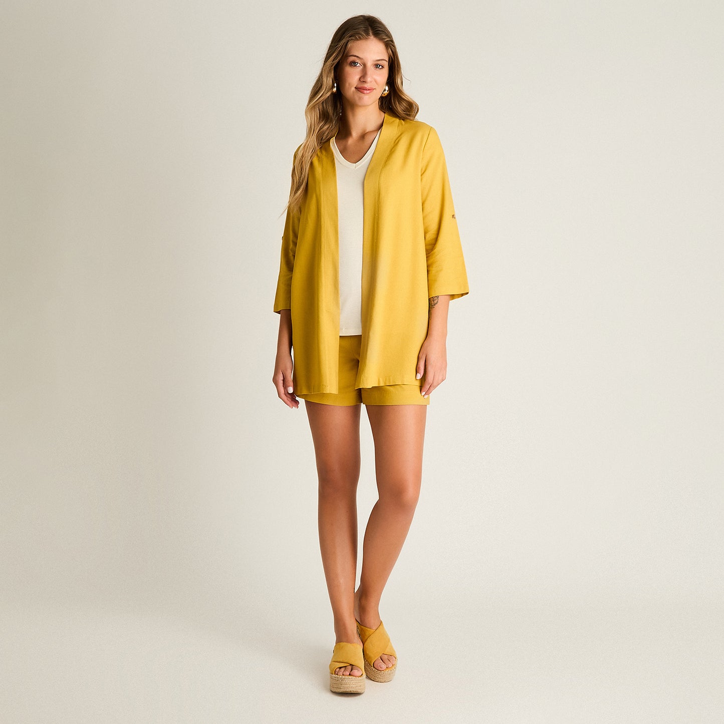 Tapado Mostaza Manga 3/4 No Elasticado Sin Forro Calce Holgado