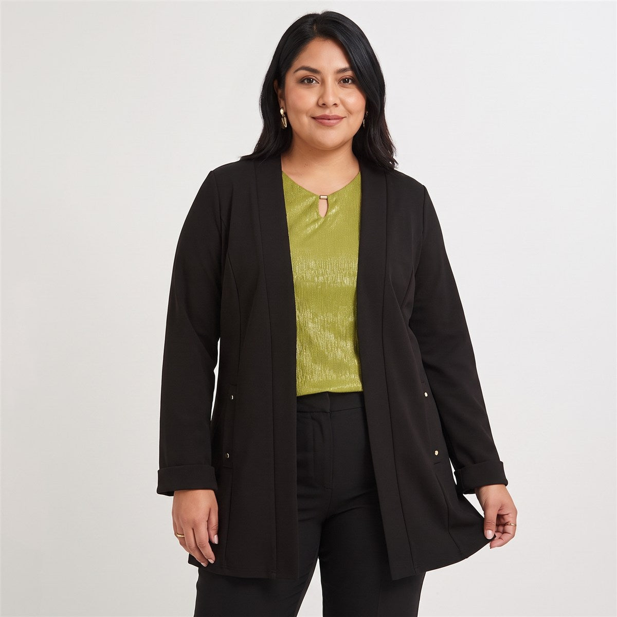 Tapado Manga Larga Negro en modelo plus size
