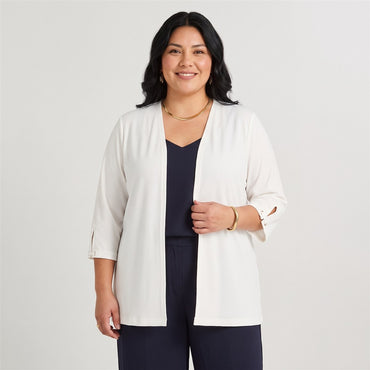Tapado Manga 3/4 Liso Crudo en modelo plus size