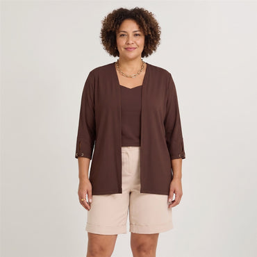 Tapado Manga 3/4 Liso Café en modelo plus size