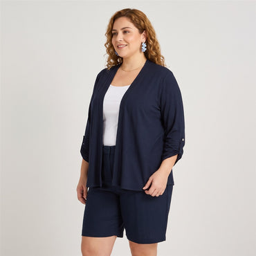 Tapado Manga Roll Up Azul en modelo plus size