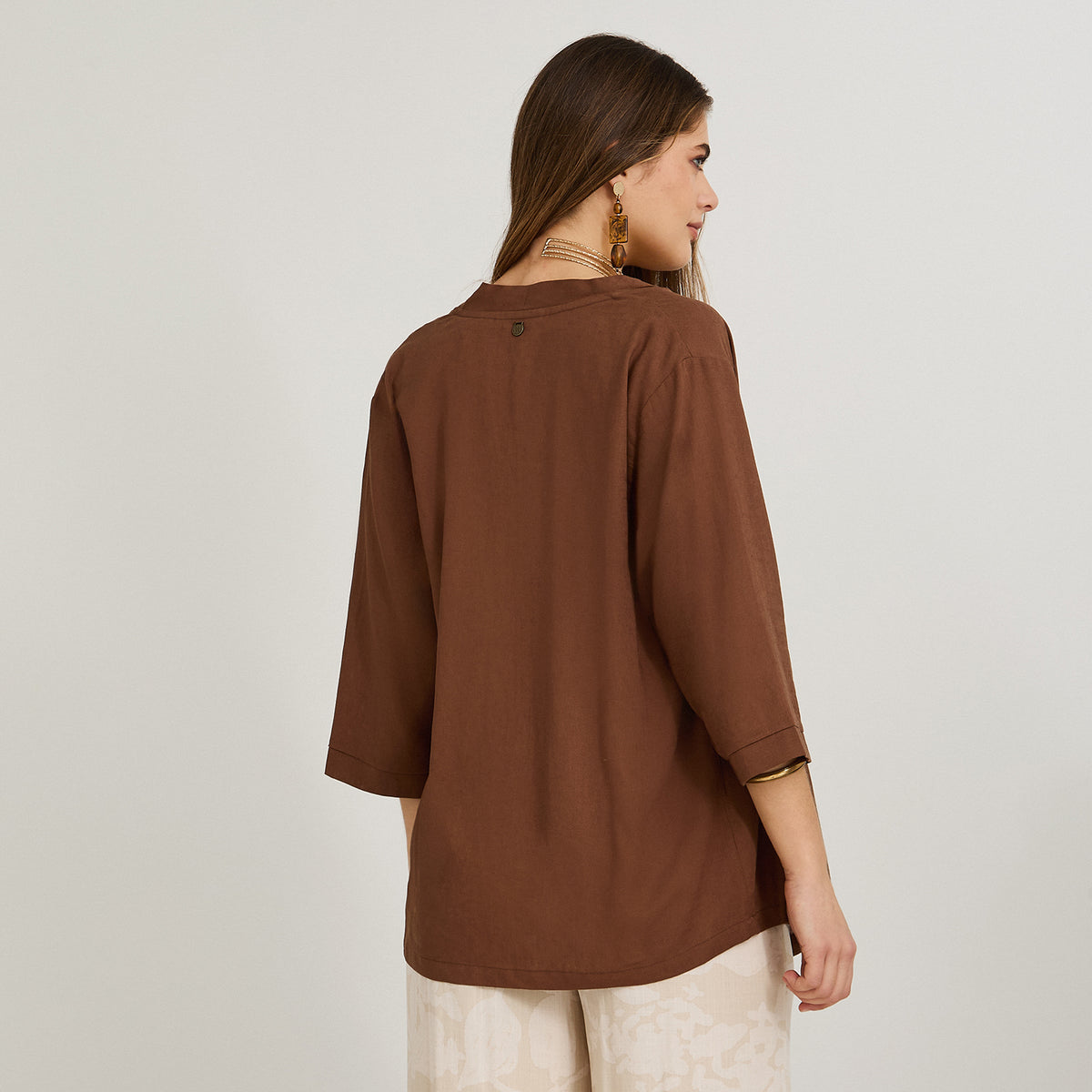 Tapado Asimétrico Look Lino Café