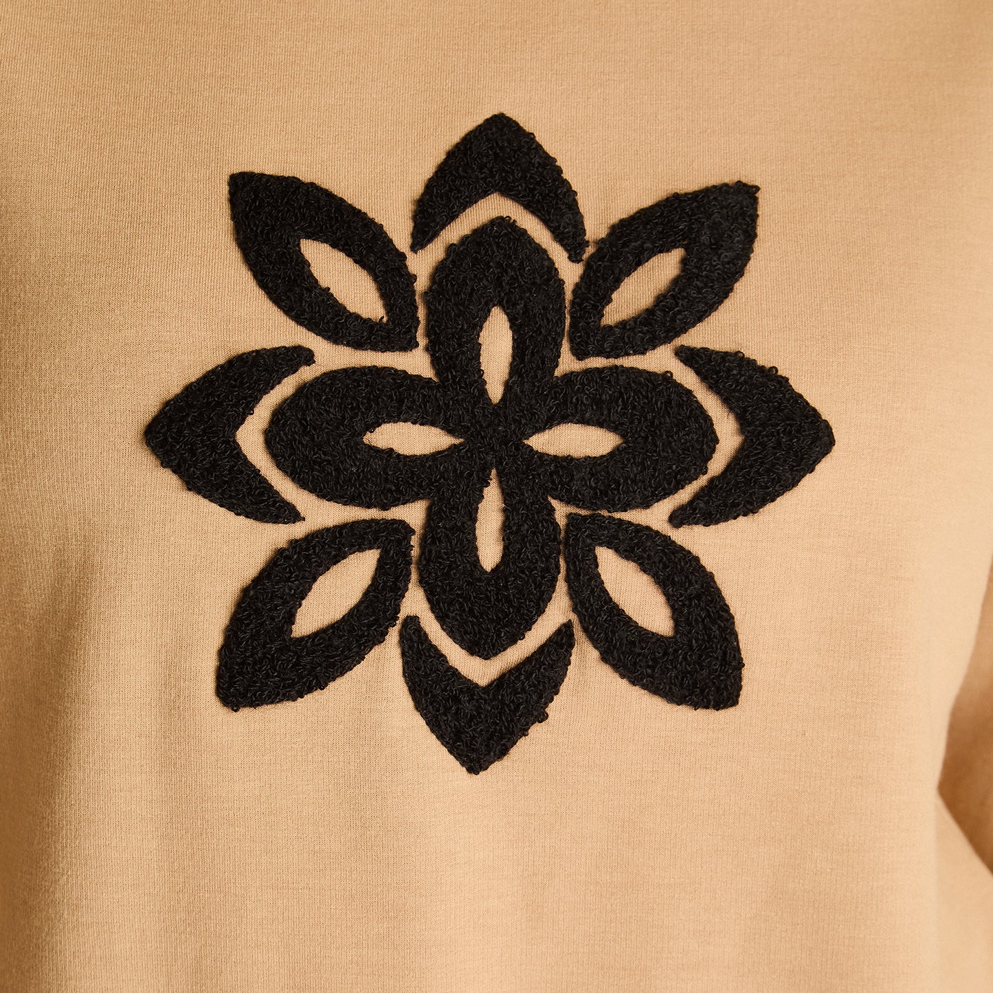 Poleron Algodon Camel Manga Larga Elasticidad Baja Sin Forro Calce Normal Tela Punto