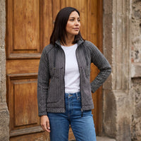 Polerón Negro con Estampado Espiga y Forro Fleece lifestyle