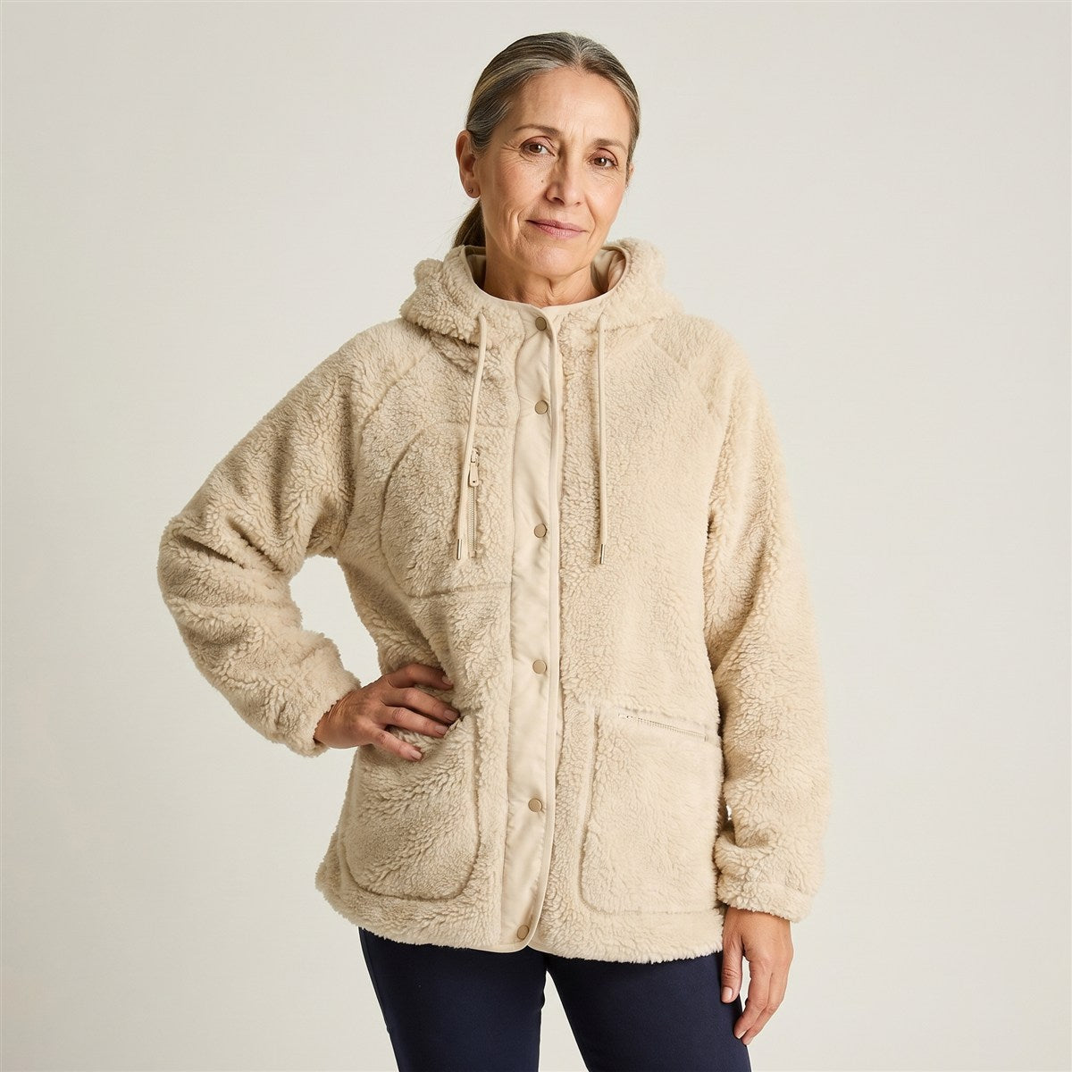 Poleron Sherpa Beige en modelo adulta