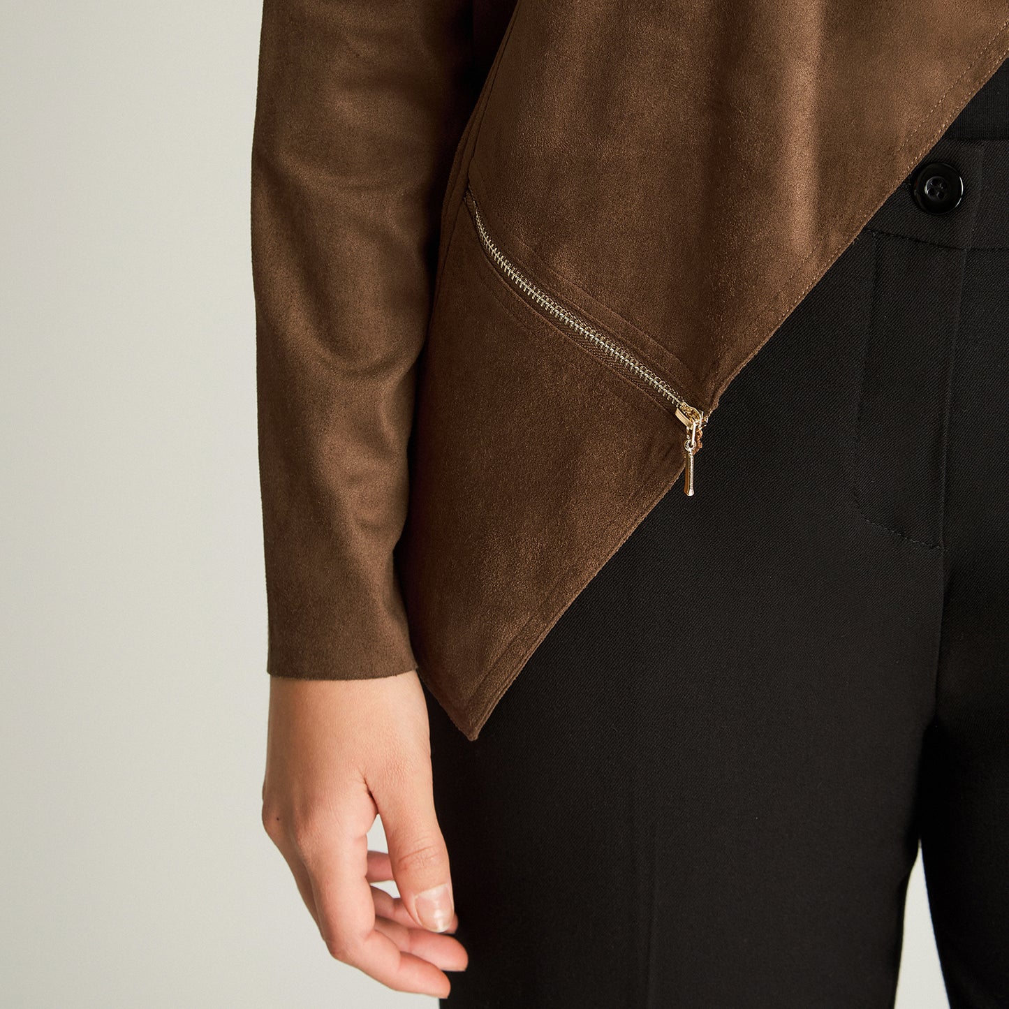 Chaqueta Tipo Tapado De Suede Asimetrico Camel Lorenzo Di Pontti