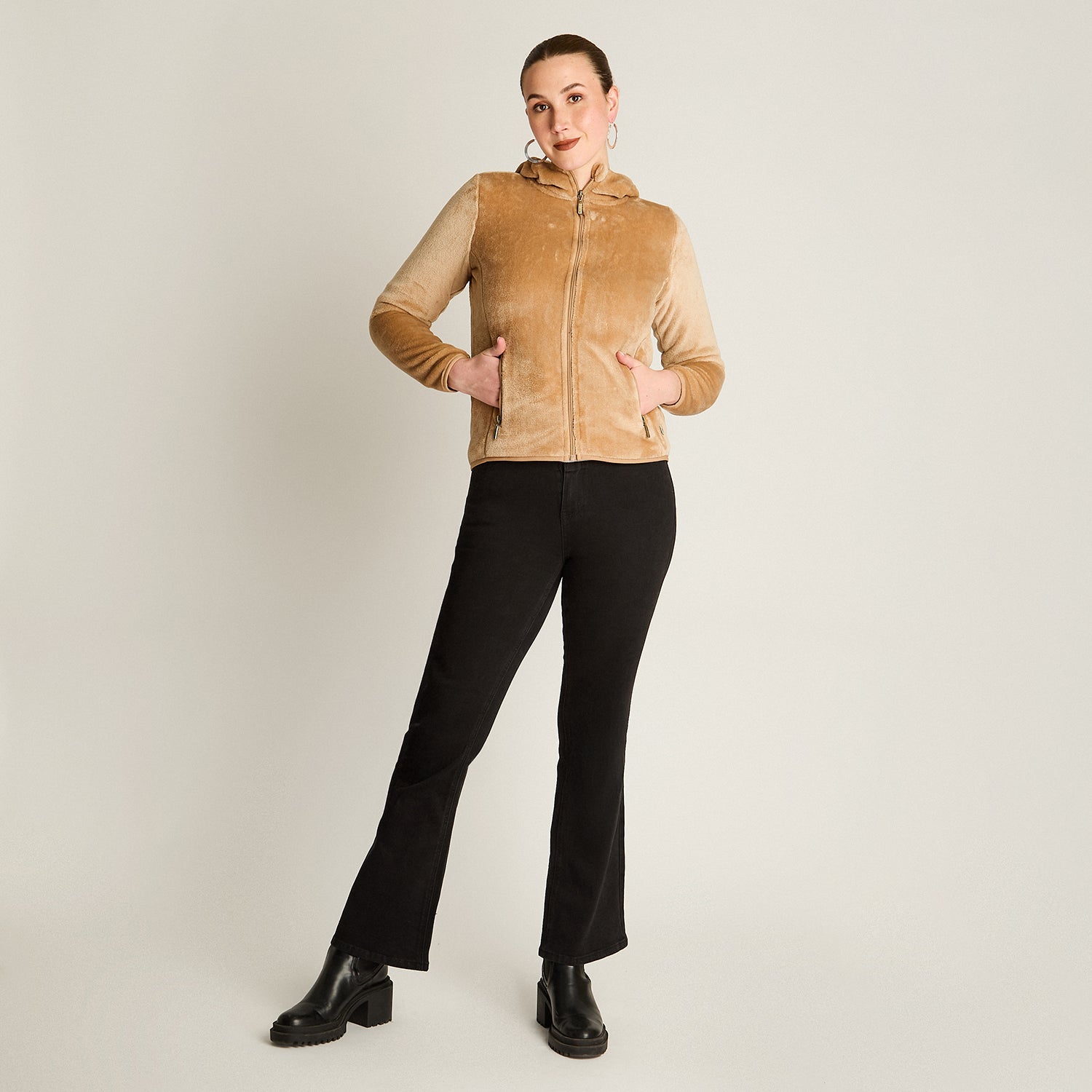 Poleron Coral Fleece Camel Manga Larga Elasticidad Media Sin Forro Calce Normal Tela Punto