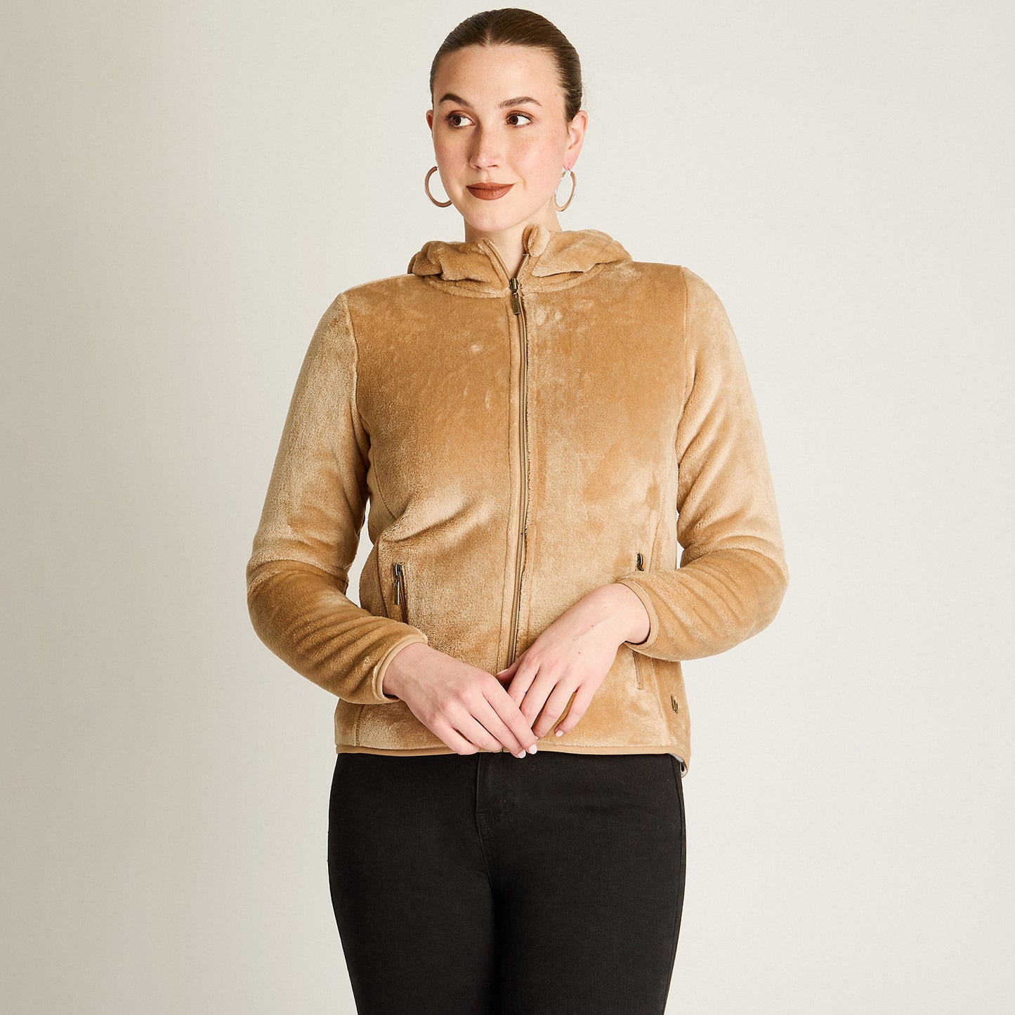 Poleron Coral Fleece Camel Manga Larga Elasticidad Media Sin Forro Calce Normal Tela Punto