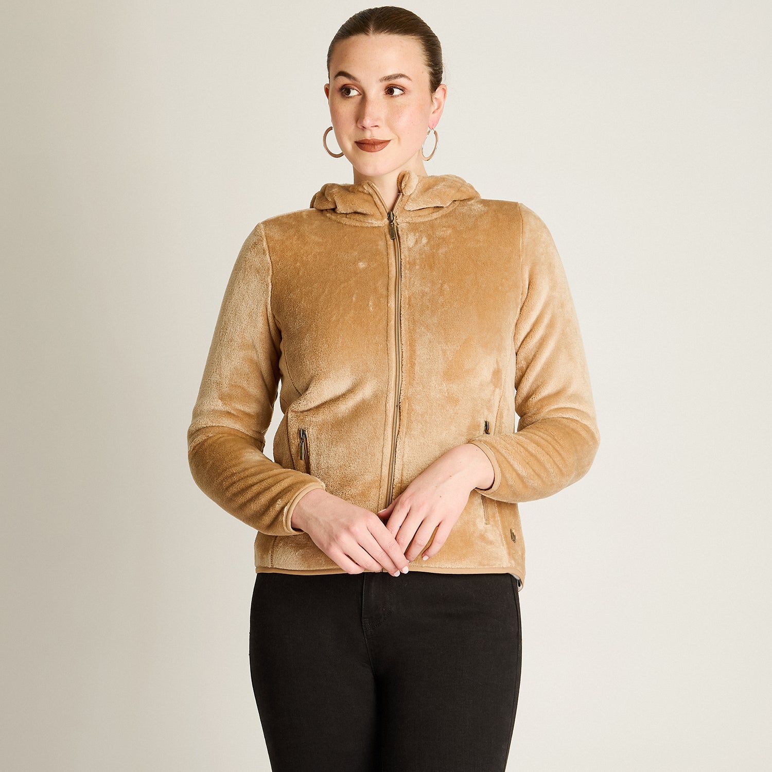 Poleron Coral Fleece Camel Manga Larga Elasticidad Media Sin Forro Calce Normal Tela Punto