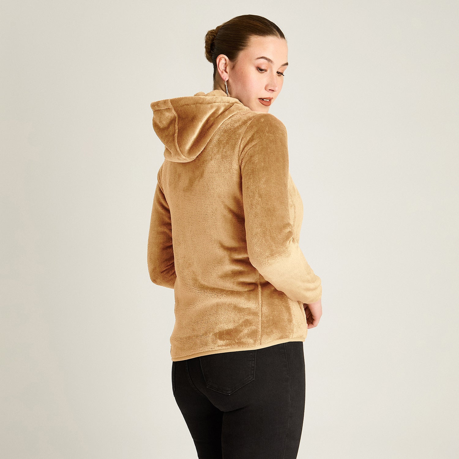 Poleron Coral Fleece Camel Manga Larga Elasticidad Media Sin Forro Calce Normal Tela Punto
