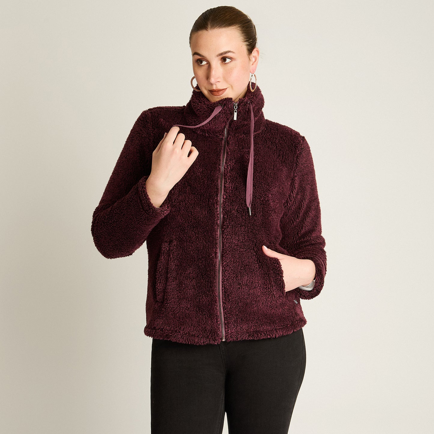 Poleron Coral Fleece Morado Manga Larga Elasticidad Baja Sin Forro Calce Normal Tela Punto
