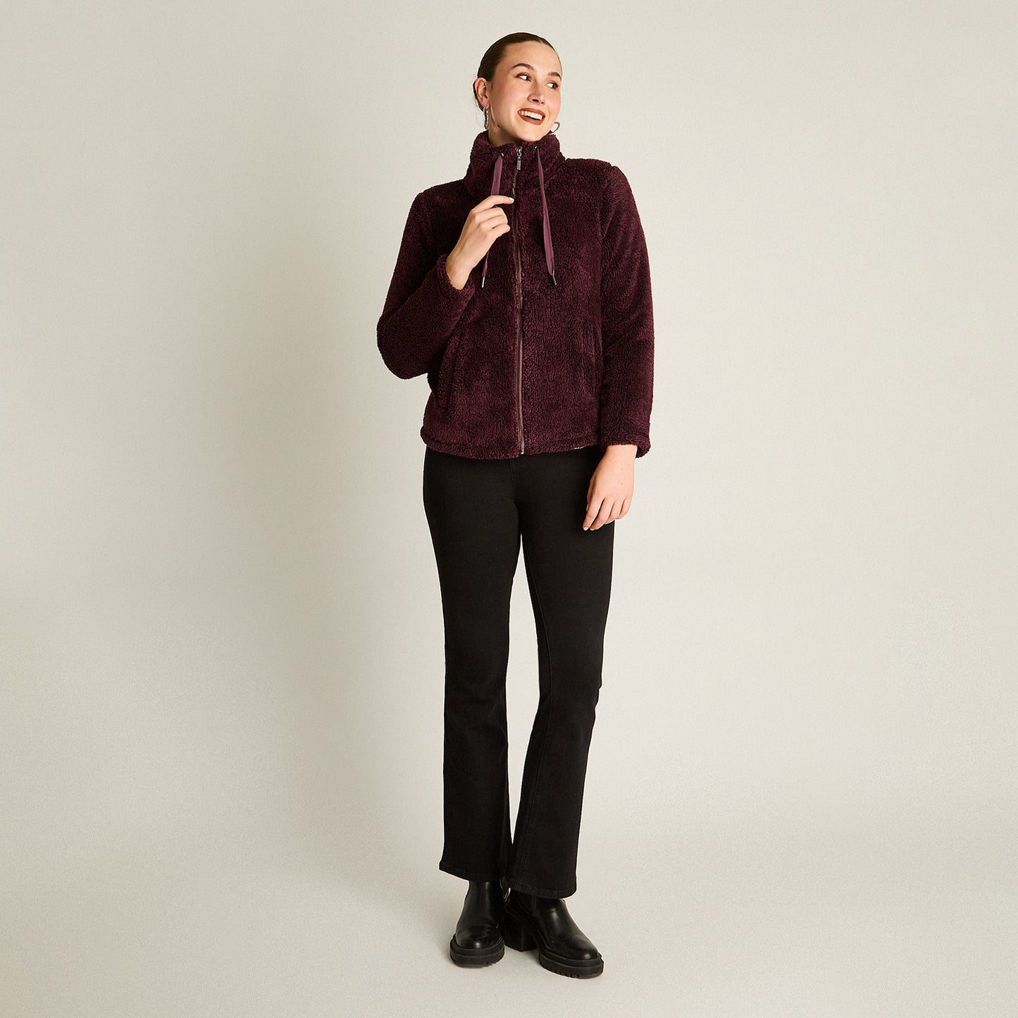 Poleron Coral Fleece Morado Manga Larga Elasticidad Baja Sin Forro Calce Normal Tela Punto