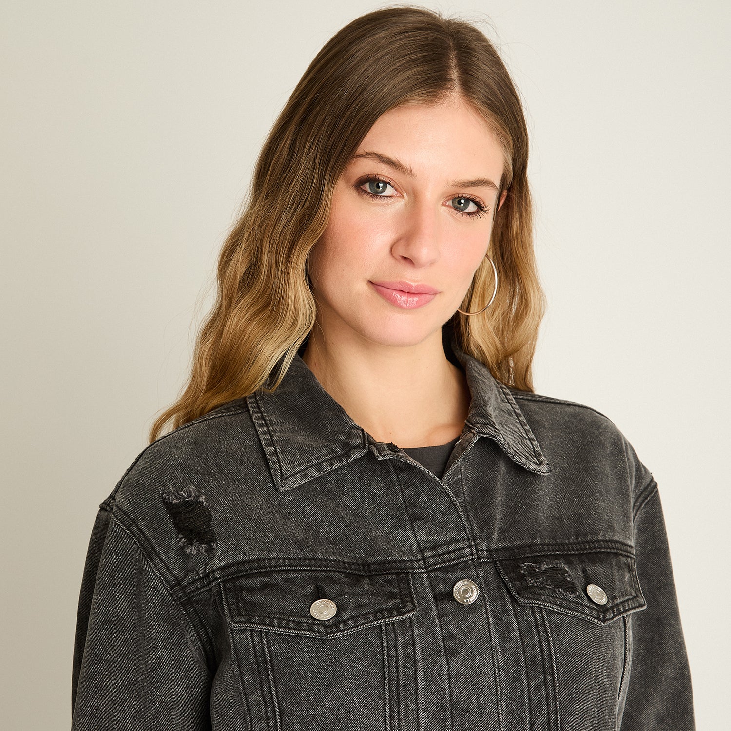 Casaca Mezclilla Gris Oscuro Estilo Oversize Clásica