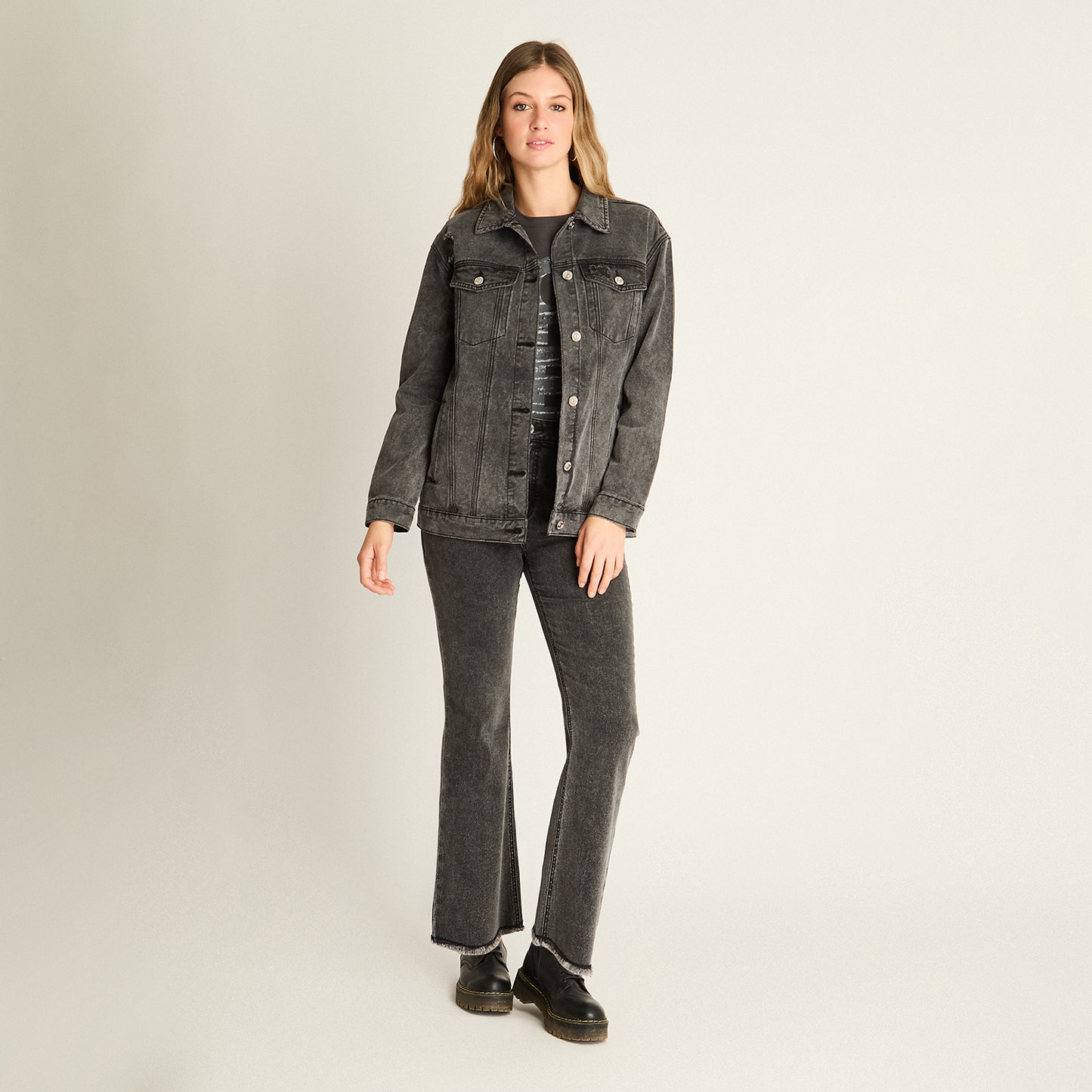 Casaca Mezclilla Gris Oscuro Estilo Oversize Clásica