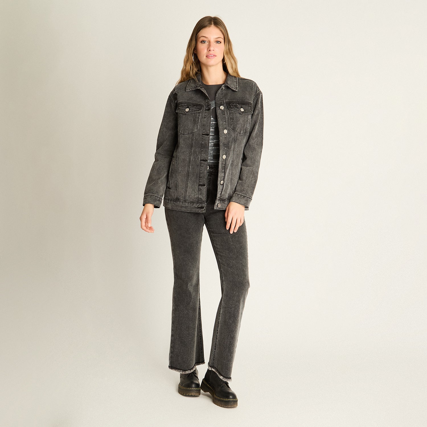 Casaca Mezclilla Gris Oscuro Estilo Oversize Clásica