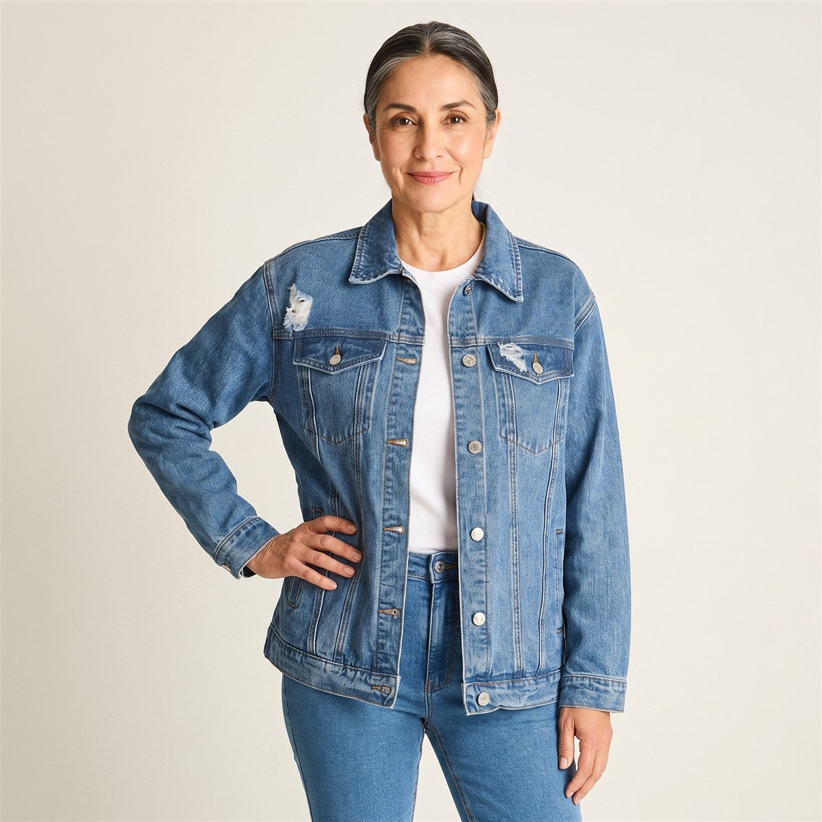 Casaca Mezclilla Azul Oversize Clásica en modelo adulta