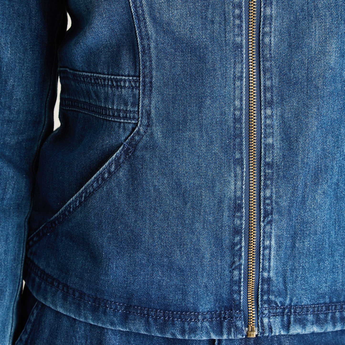 Casaca Mezclilla Blue Medio Manga Larga Elasticidad Nula Sin Forro Calce Normal Tela Denim