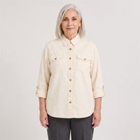 Casaca Mezclilla Manga Larga Lyocell Beige en modelo adulta