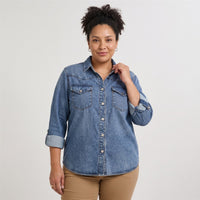 Casaca Mezclilla Manga Larga Lyocell Azul en modelo plus size