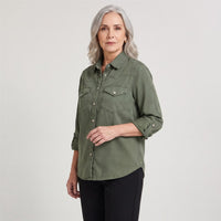 Casaca Mezclilla Manga Larga Lyocell Verde en modelo adulta