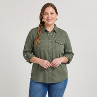 Casaca Mezclilla Manga Larga Lyocell Verde en modelo plus size