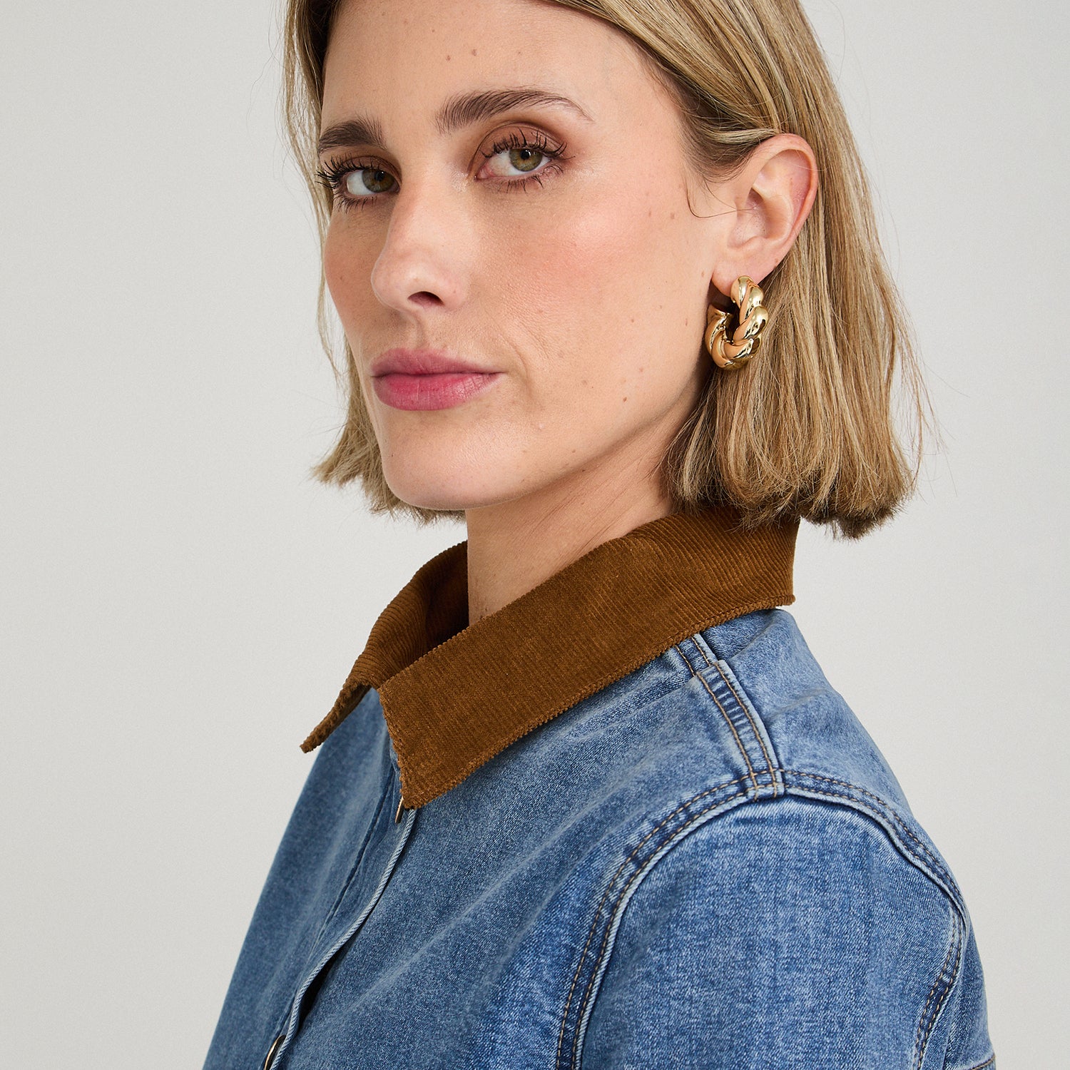 Casaca Mezclilla  con Suede en Cuello Azul