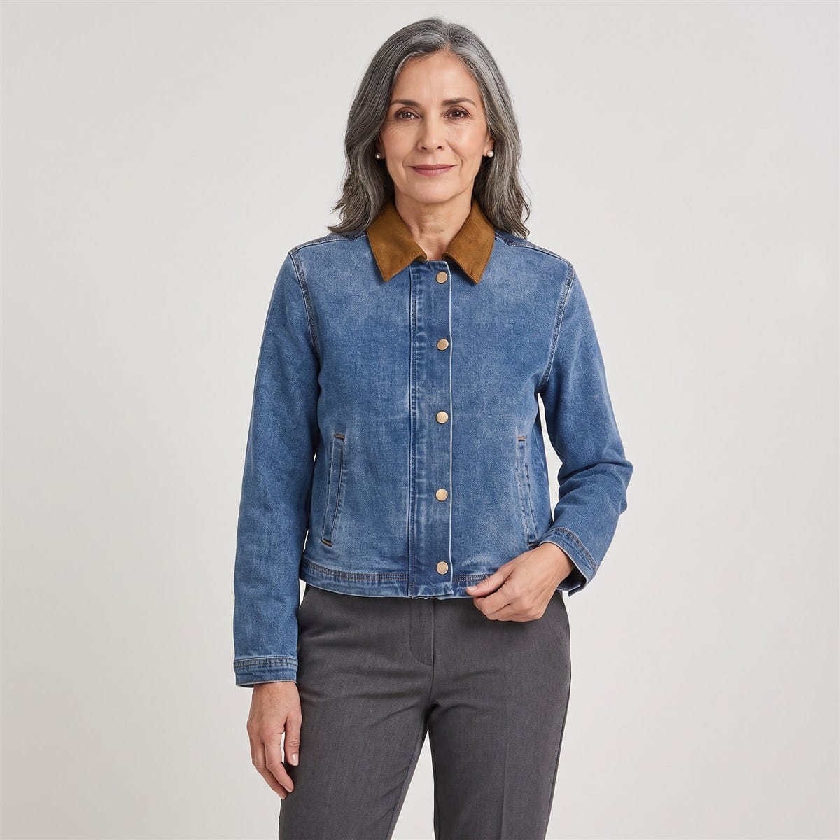 Casaca Mezclilla  con Suede en Cuello Azul en modelo adulta